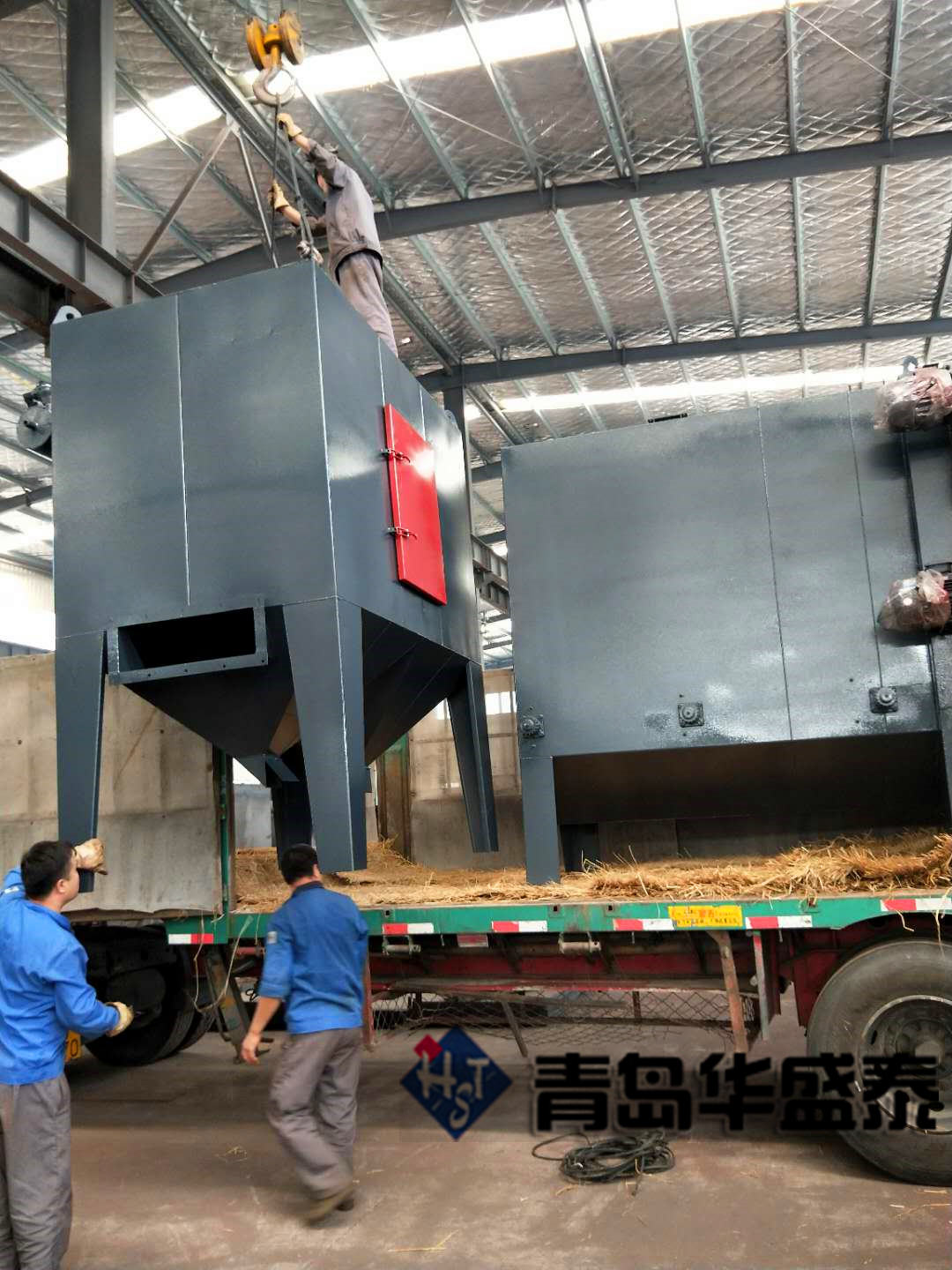 發往陜西榆林6910軌道通過式拋丸機發貨現場